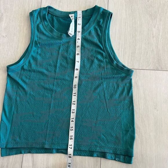 Lululemon women’s top size 2 - Picture 3 of 6